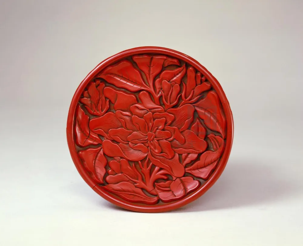 Yuan‑Dynasty carved red‑lacquer dish with gardenia‑flower design, marked "Made by Zhang Cheng", Chinese lacquer art artifact